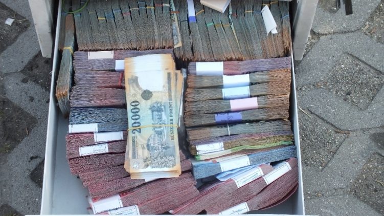 Ellopott egy páncélszekrényt a szigetszentmiklósi férfi, mivel megzavarta egy autós, otthagyta a zsákmányt: pedig 100 millió forint lapult benne