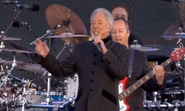 „Sehol nem estem össze” – Megszólalt Tom Jones az elmaradt budapesti koncertről