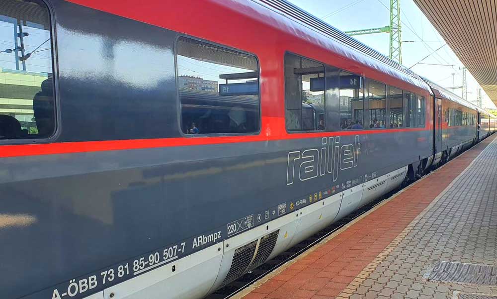 Holnap kezdődik a Lázár János által kierőszakolt felújítás, teljes újratervezésre van szüksége annak, aki a győri fővonalon utazna