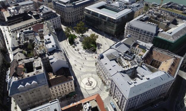 Megszavazták négy budapesti köztér államosítását, elveszik a fővárostól a Vörösmarty és a Széchenyi teret is – A főpolgármester perrel fenyeget