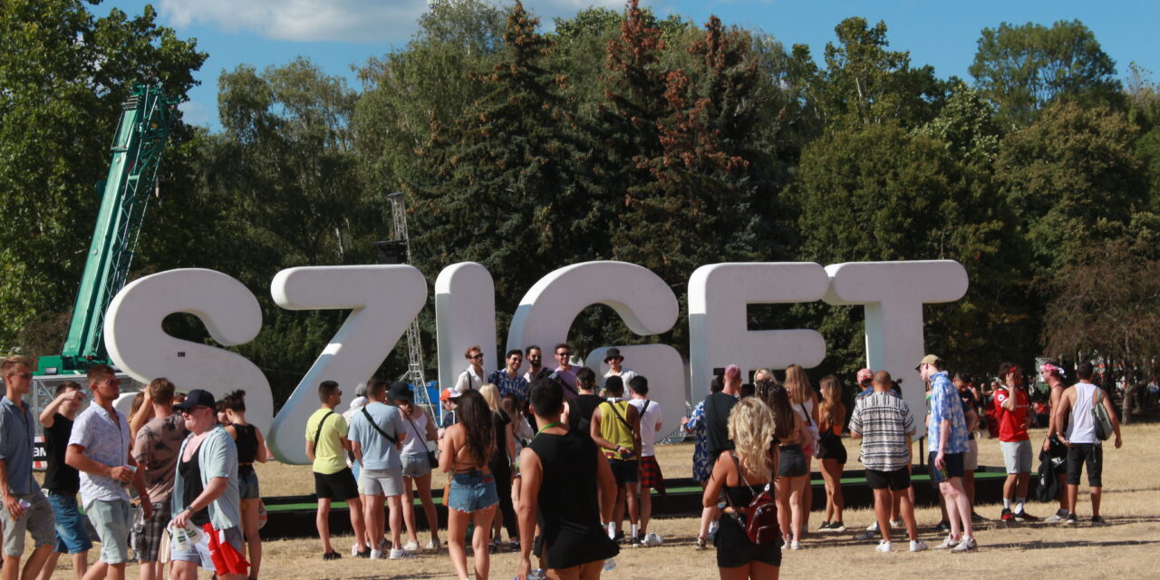 Valaki felmászott a tartóoszlopra, félbeszakadt az egyik sztárfellépő koncertje a Szigeten