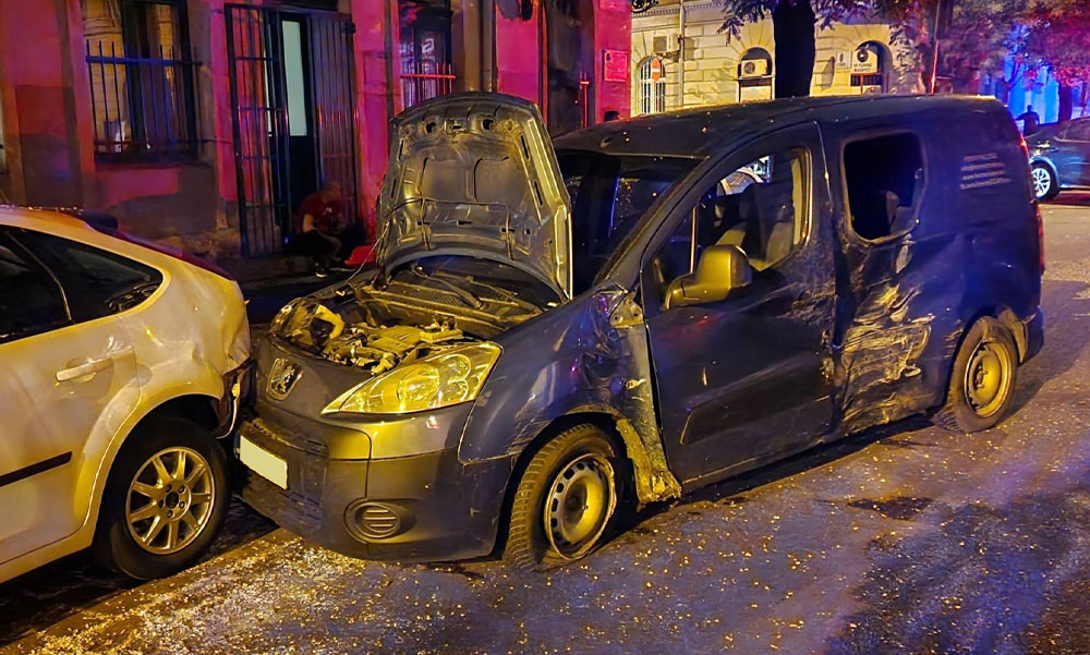 Durva baleset a pesti belváros hírhedt kereszteződésében, egymás után törtek az autók