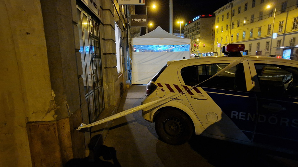 Lehet, hogy egy migránst dobtak ki egy furgonból a Ferenc körúton, aki aztán meghalt a járdán