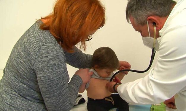 Az orvosok helyett a szülők is igazolhassák az iskolás, óvodás gyerekek hiányzását – ezt kérik a csepeli és pomázi gyermekorvosok, itt a minisztérium válasza
