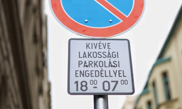„Az autónak a garázsban van a helye” – Vírusként terjedhet a 12. kerületi parkolási szabályozás, nem mindegy, hogy hova parkolunk