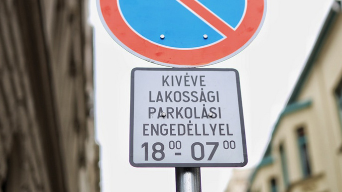 „Az autónak a garázsban van a helye” – Vírusként terjedhet a 12. kerületi parkolási szabályozás, nem mindegy, hogy hova parkolunk