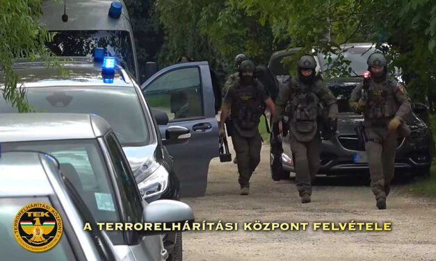 Razzia a javából! Rajtaütöttek egy fiatal páron a 18. kerületben – szürke mikrobuszban vitték el őket a házukból