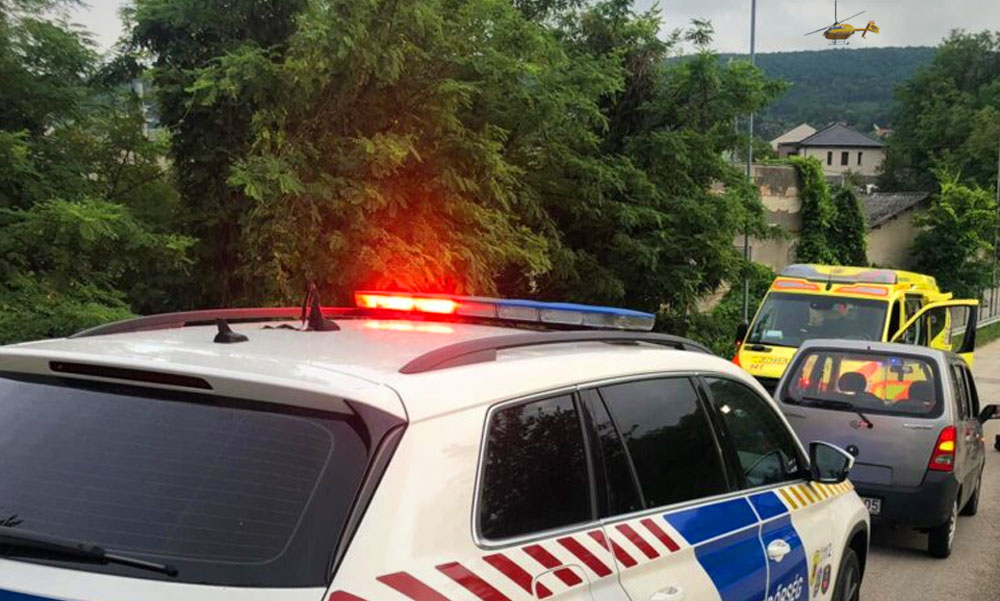 „Megláttam egy baseballsapka maradványait, sejtettem, hogy valaki lehetett az aknában” – meghalt egy férfi Solymáron, miután zöldhulladékot akart égetni a háza udvarán álló aknába