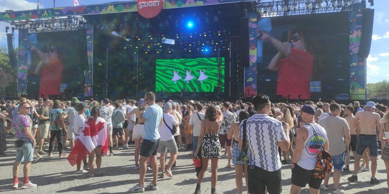 Özönlenek az emberek a Sziget Fesztiválra: a BKK szerint HÉV-vel a leggyorsabb a kijutás