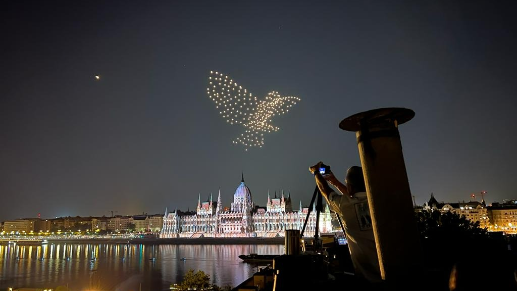 Közel kilencszáz drón száll fel vasárnap este Budapesten