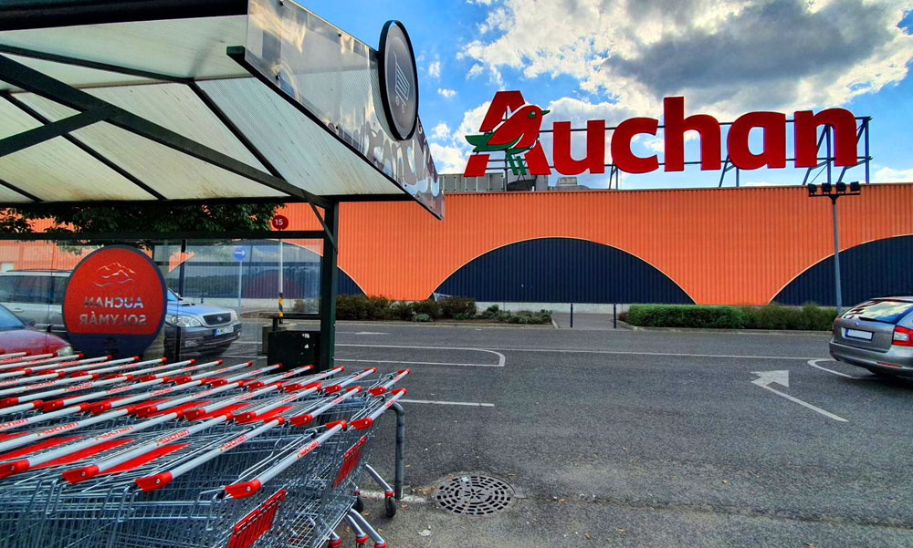 Megvertek egy biztonsági őrt a kőbányai Auchanban