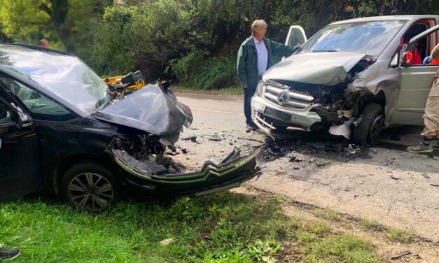 Szinte lehetetlen megközelíteni Budakeszit: Budaörs felől baleset miatt teljes útzár van, Budapest felől pedig napok óta csőtörés miatt csak egy sávon lehet autózni