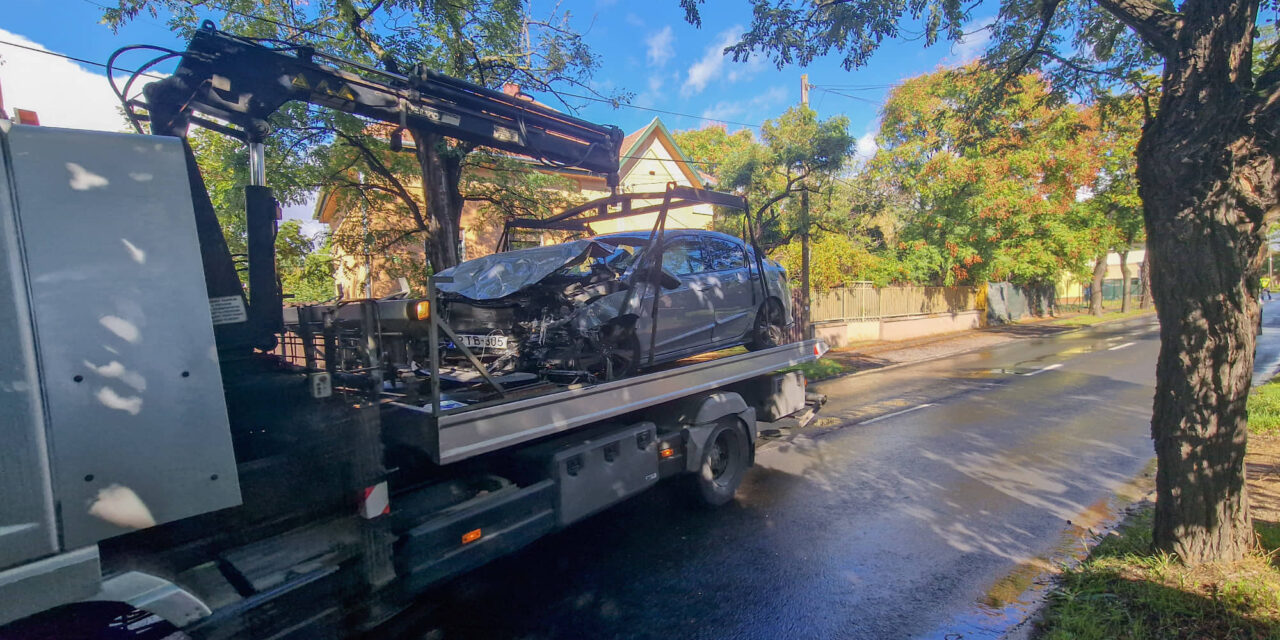 Frontálisan ütközött a Honda a BKK egyik járatával, két gyerek sérült meg a balesetben