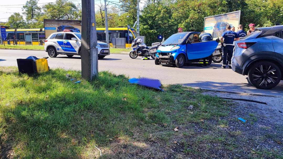 Házi őrizetben lévő férfi hajtott a betonoszlopnak a Határ úton, az ütközés után a sofőr lelépett a helyszínről