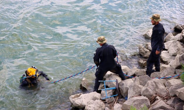 Felborul Buda forgalma hétfő délelőtt, kiemelik a 100 kilós világháborús bombát a Dunából