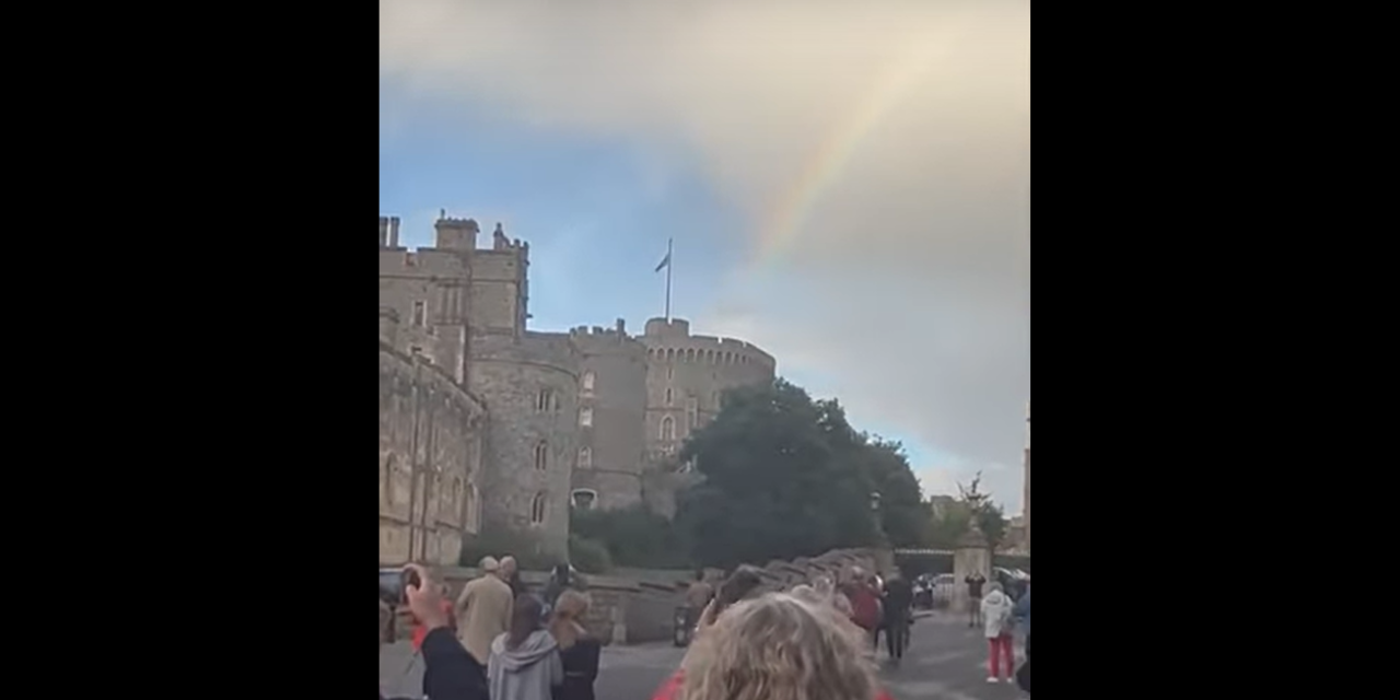 Különös természeti jelenség jelent meg az égen II. Erzsébet halálának bejelentésekor London felett