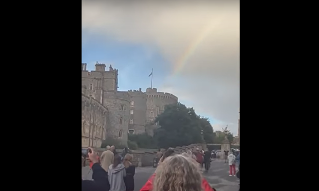 Különös természeti jelenség jelent meg az égen II. Erzsébet halálának bejelentésekor London felett