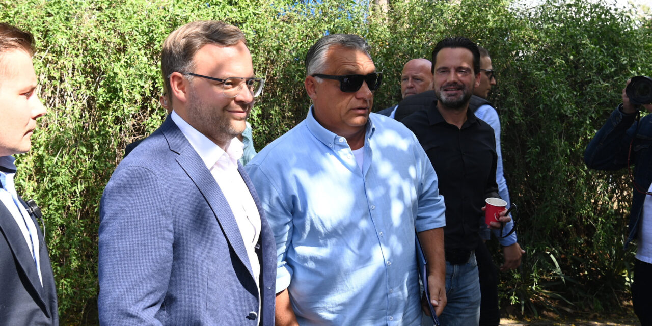 Botrányos jelenetek a kormánypárti kötcsei piknik előtt, egy férfit rendőrök vittek el