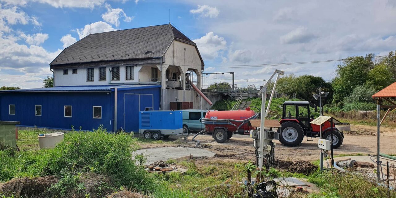 Ez így nem mehet tovább! – Kihívta a rendőrséget a biatorbágyi polgármester, amikor átment Pátyra és meglátta a szennyvíztisztítónál az ocsmány állapotokat