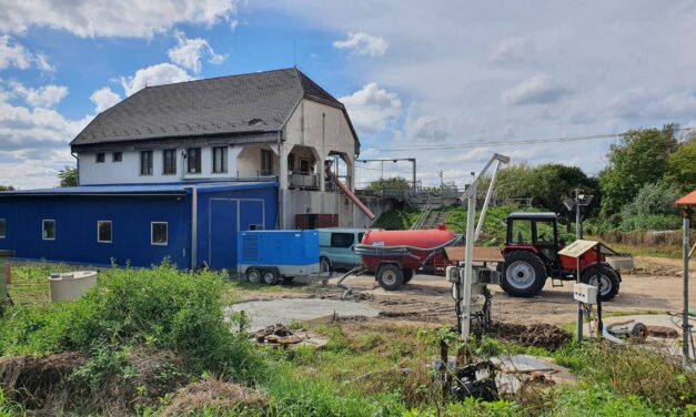 Ez így nem mehet tovább! – Kihívta a rendőrséget a biatorbágyi polgármester, amikor átment Pátyra és meglátta a szennyvíztisztítónál az ocsmány állapotokat