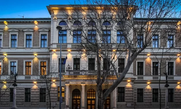 Spórolás: nem lesz melegvíz a Budapesti Gazdasági Egyetem mosdóiban, a tantermeket 18 fokra fűtik fel