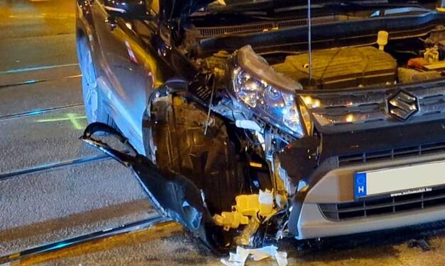 Nagy csattanás a rettegett budai kereszteződésben, fékezés nélkül átrongyolt a piroson a Suzuki