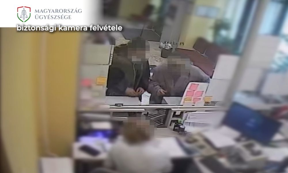 Elhitették az idős nővel, hogy be fogják fagyasztani a bankszámláját, felvetették vele a nyugdíját és ki akarták fosztani