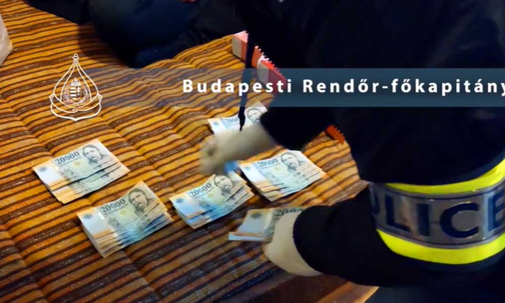 Drogdílerre csaptak le a rendőrök, sok kábítószert, pénzt és fegyvereket találtak nála