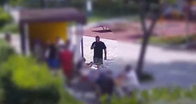 Sehol nem találja a rendőrség azt a férfit, aki egy budapesti játszótéren rugdosott meg egy idős bácsit – Pedig felvétel is van róla, te láttad valahol?