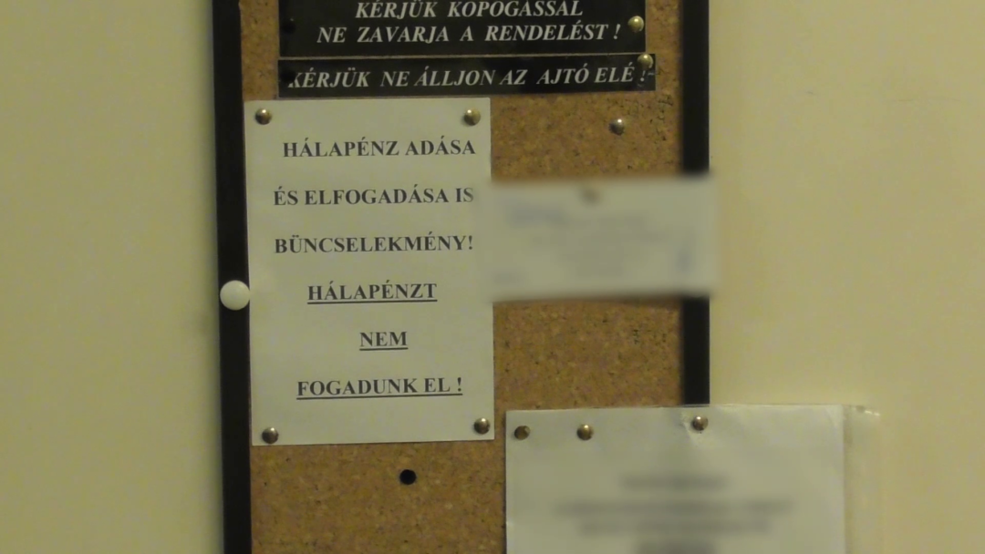 „Köszönettel” – közel 200 üres borítékot találtak két főorvos rendelőjében az egyik budapesti kórházban, a több hálapénzes borítékon még a beteg neve is szerepelt