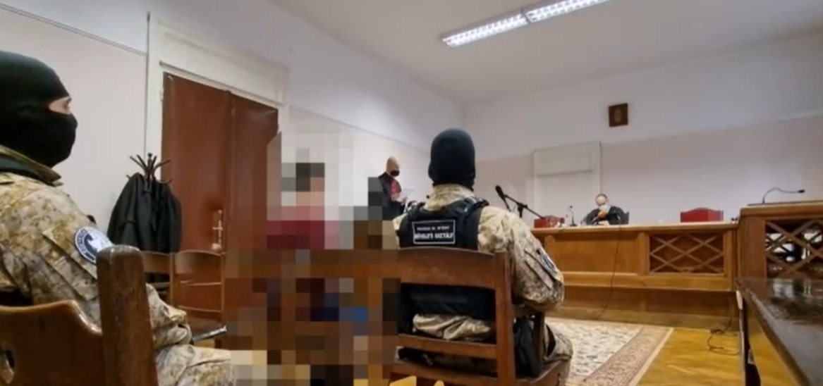 Terrorcselekmény előkészülete miatt ítélték el az iszlám államra felesküdött egyetemistát, most mégis hazaengedték a börtönből – videó