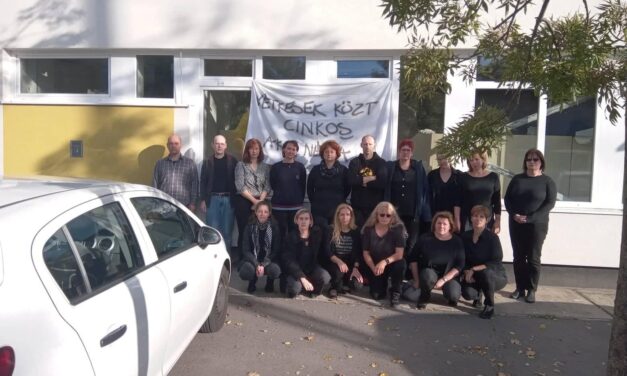 „Kérjük, álljon mellénk” – ezt kérték a tankerület vezetőjétől a dunakeszi Radnóti gimnázium tanárai, válaszul kirúgással fenyegető levelet kaptak az ügyfélkapun keresztül