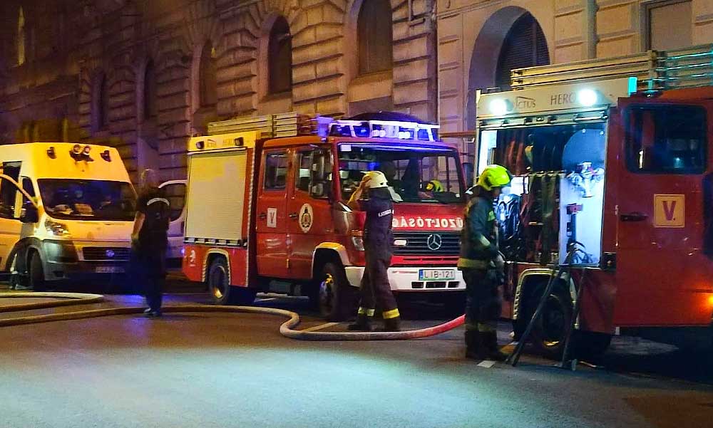 Halál Erzsébetvárosban – nem tudták megmenteni a társasházi lakó életét