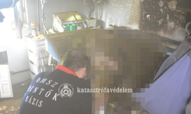 Halálos lakástűz volt a Hős utcában, emberölés miatt nyomoznak – fotók a helyszínről