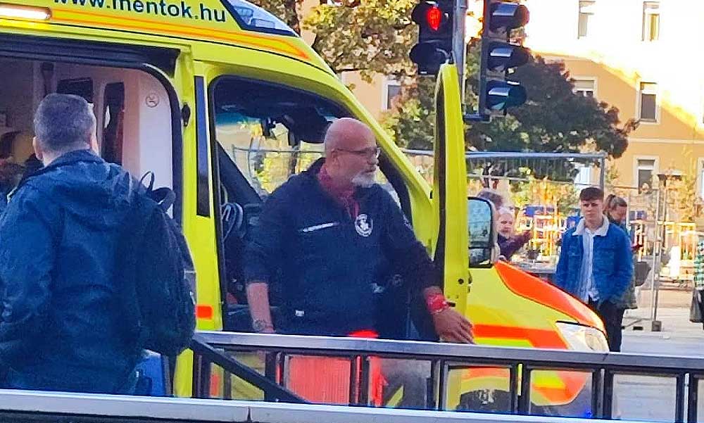 A sztárorvos, Zacher Gábor vonult ki mentősként a Blahára, egy BMW karambolozott egy taxival