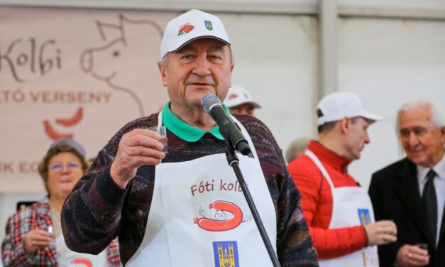 Tombol a válság, bajban az önkormányzatok, de Fót fideszes polgármestere hatmillió forintos jutalmat kaphat