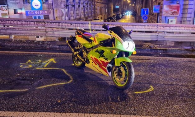 Halálos motorbaleset történt a Rottenbiller utcai felüljárón, egy órán keresztül küzdöttek a férfi életéért