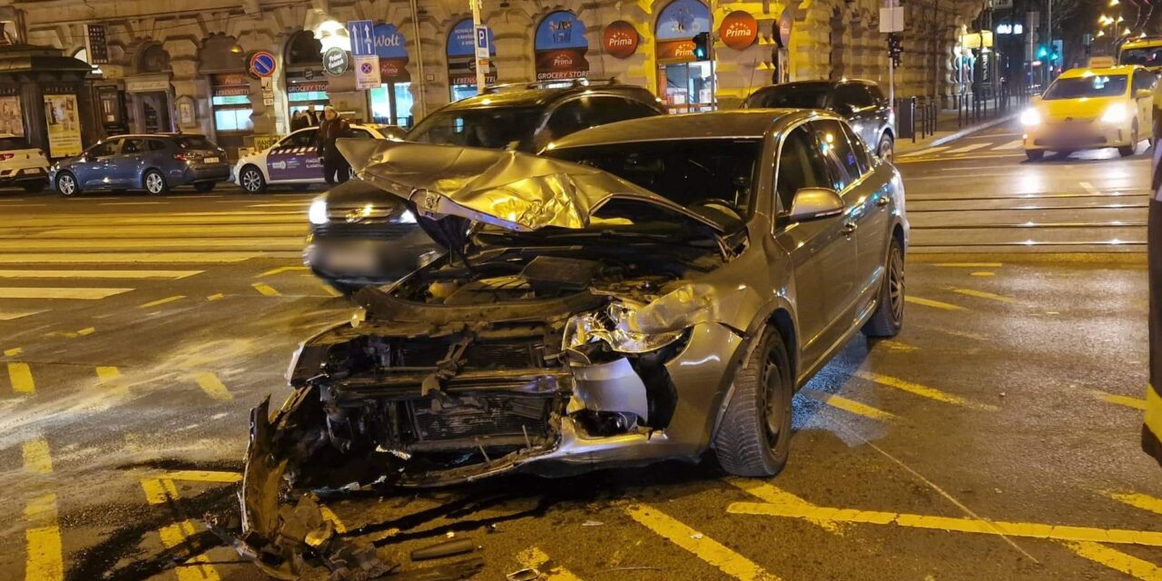 Illegálisan használt megkülönböztető jelzést az az autó, amely brutális balesetet okozott a Nagykörúton