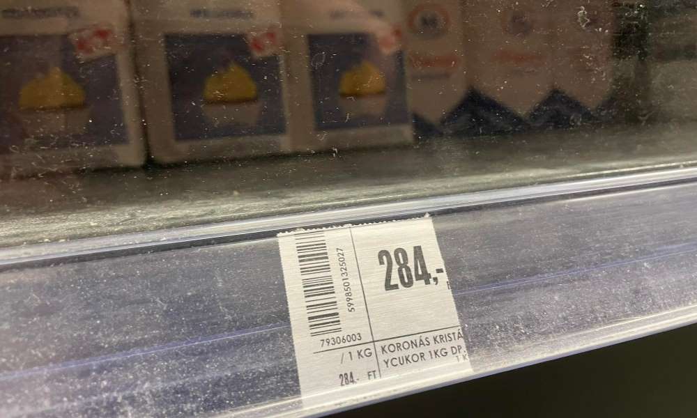 Ezzel vége lehet az áruhiánynak? – Rendelet kötelezi a boltosokat, hogy többet raktározzanak az ársapkás élelmiszerekből