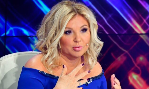 Liptai Claudia drámai vallomása: „Tizenhat voltam, amikor anyu elköltözött és otthagyott engem…”