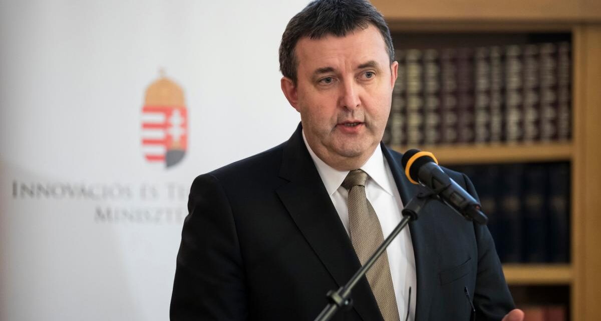 „Nem erre szerződtem” – állítólag ezt mondta kollégáinak Palkovics László, miután elvették a tárcájától az energetikai ügyeket, lemondásáról ma egyeztetett Orbán Viktorral