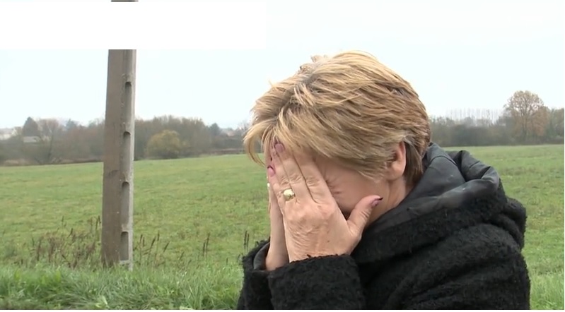 „Nem igaz, hogy ez megtörtént. Az én kis Jázminkám meg a kislánya…” – Sírva szólalt meg sásdi vonattragédiában meghalt Erika édesanyja – videó