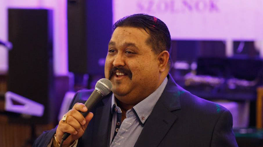 „Elfogadni soha nem tudjuk, csak annyit tehetünk, hogy megpróbálunk ezzel a veszteséggel együtt élni” – Kis Grofó a mai napig gondol elhunyt édesapjára