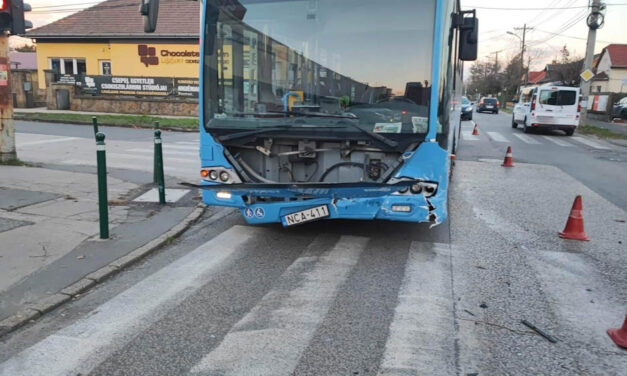 Jól levitték a 151-es busz elejét Csepelen, a sofőr saját lábán szállt be a mentőbe