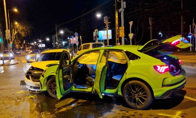 Durván összetört a szép új Audi, a hölgy nem tudta elkerülni az ütközést