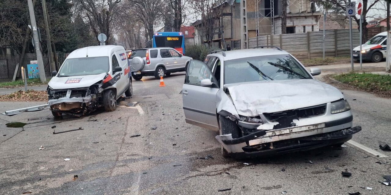 Egy furgon és egy kombi ütközött Csepelen – egy kisbabát kórházba szállítottak a helyszínről