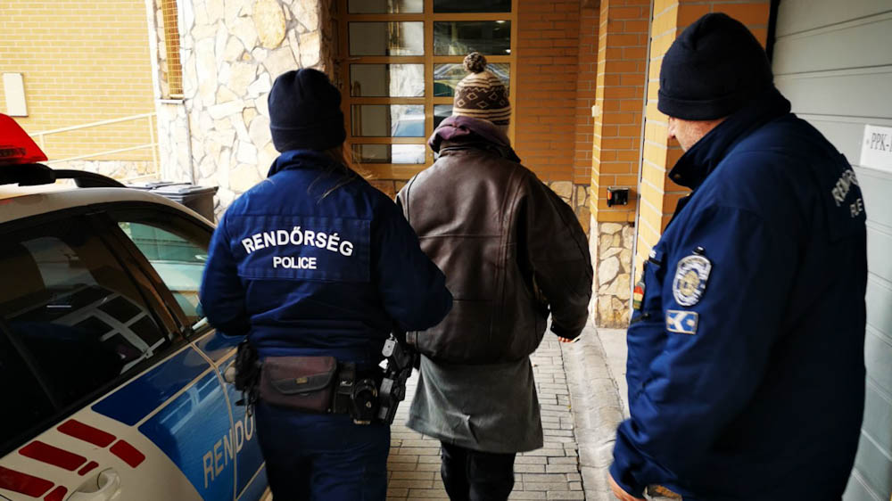 8 konzerv miatt került rács mögé egy hajléktalan, a 38 éves férfi évek óta a Duna-parton el egy sátorban