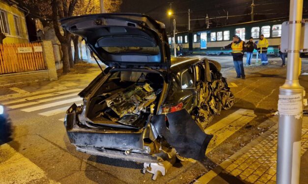 Sorozatosak a balesetek a sashalmi halálkereszteződésben – egy furgon és egy terepjáró után egy Suzukit sodort el a HÉV