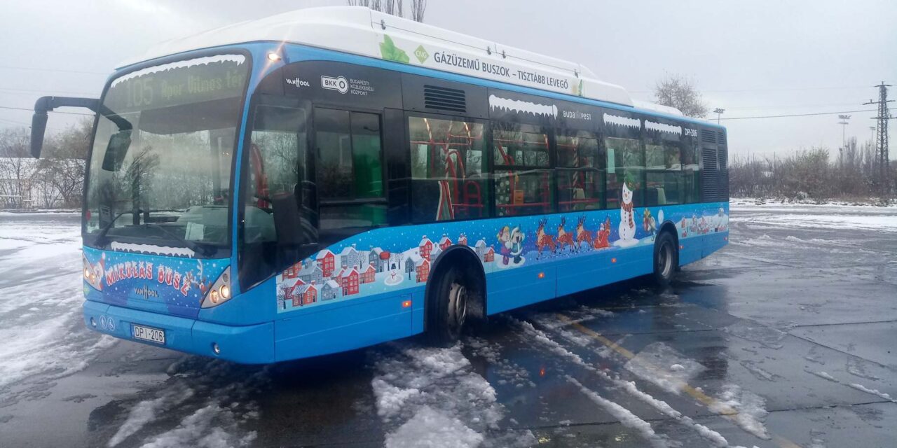 Mától közlekedik a Mikulásbusz Budapesten – a BKV is szeretne hozzájárulni az utasok ünnepi hangulatához