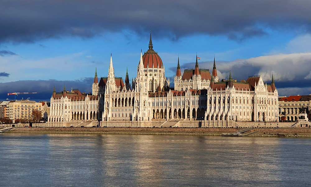 Fügés? Ibolyás? Mogyorós? Vajon milyen lesz Budapest szülinapi tortája? Már várják a cukrászok jelentkezését!